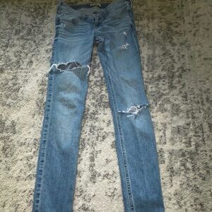 SUPER low rise Hollister Y2k ripped jeans plus style Size: 3R or Women's 2